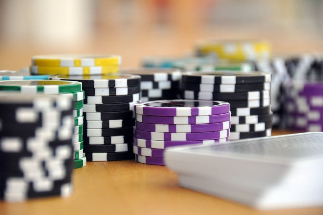 play-card-game-poker-poker-chips-39856-39856.jpg
